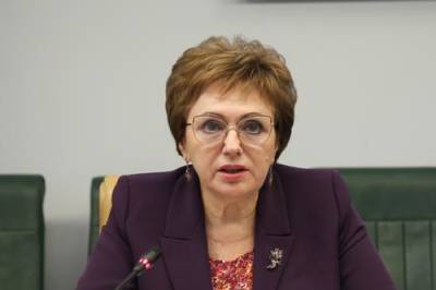 Сенатор Елена Бибикова сообщила о сохранении с 2022 года сельской надбавки к пенсии при переезде пенсионера в город
