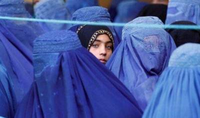 В Афганистане женщинам запретили выходить на мужскую работу