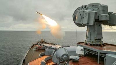 Российские корабли провели учения по защите Северного морского пути