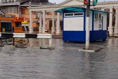 Жители Анапы: в городе «еле-еле капает», но город уже затоплен