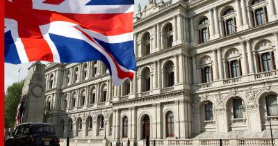 Советника-посланника посольства России в Великобритании вызвали в МИД