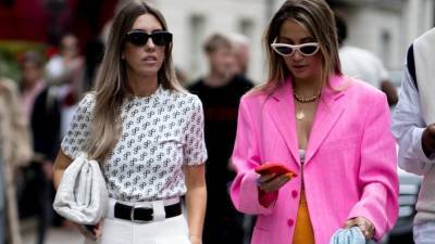 Streetstyle: как одеваются гости на Неделе моды в Лондоне - skuke.net - Лондон - Victoria - county Beckham