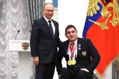 Владимир Путин высоко оценил две победы фехтовальщика из Омска на Паралимпиаде