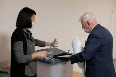Избирателям пришлось кланяться членам избирательной комиссии в Бердске