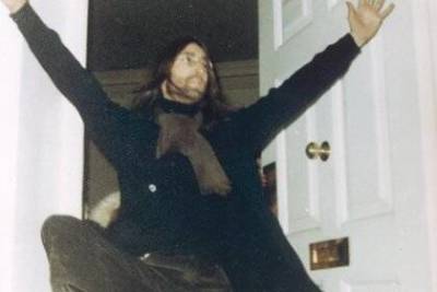 Кассету с записью невышедшей песни Джона Леннона выставят на аукционе