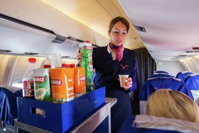 Диетолог объяснила, почему в самолёте меняется вкусовое восприятие пищи