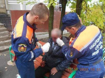 Мужчина упал и разбил лицо на улице Московской