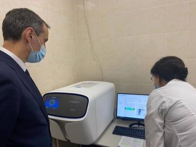 Украина получила новое оборудование и сможет сама выявлять штаммы коронавируса