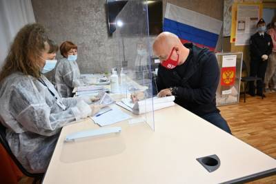 Захар Прилепин проголосовал в Дзержинске в первый день голосования