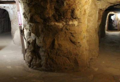 Житель Великобритании обнаружил под своим старинным домом тайные катакомбы