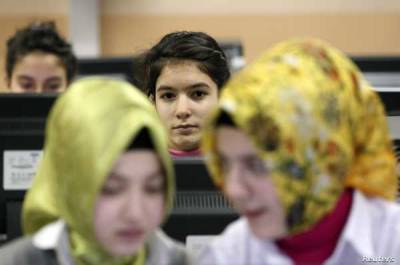 В учебнике исламских школ Турции обнаружили «скандальные» мысли о роли женщин