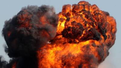Два мощных взрыва прогремели на складе с горючим в Боливии