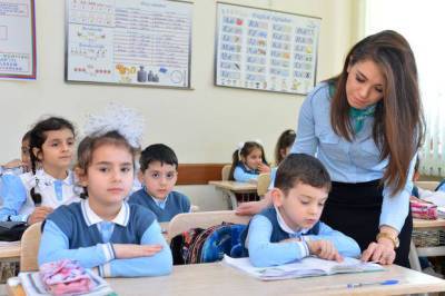 С сегодняшнего дня в I-IV классах школ Азербайджана начинаются занятия