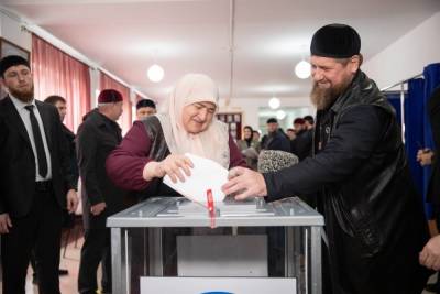 Кадыровы проголосовали на выборах главы Чечни с лезгинкой