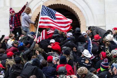 Полиция США в полной боевой готовности: митинг у Капитолия грозит перерасти в новый штурм