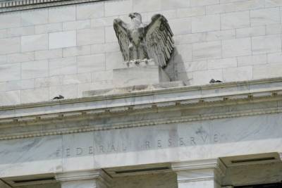 Три топ-чиновника ФРС могли иметь конфликт интересов. В том числе — председатель