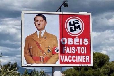 Изобразившего Макрона в образе Гитлера мужчину оштрафовали на 10 тыс. евро