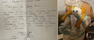 «Убила» прежних жильцов: в Англии новый владелец дома нашел куклу с устрашающей запиской. Фото
