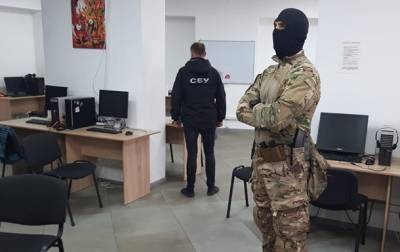 В Сумской области ликвидировали два мошеннических колл-центра