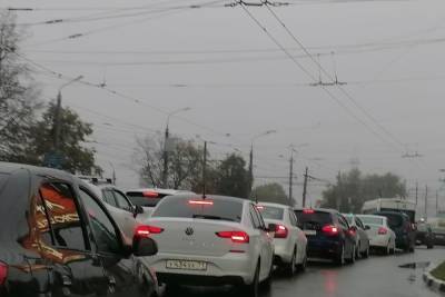 В Пролетарском округе Тулы затруднено движение из-за неработающего светофора