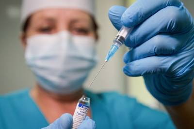 Итальянцам начали вводить бустерную дозу вакцины от коронавируса