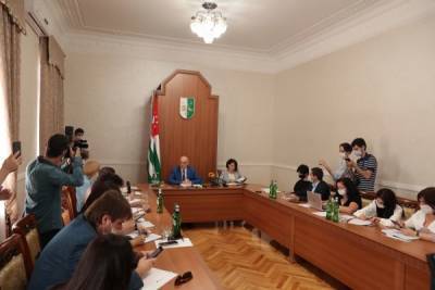 Обещания президента Абхазии: гражданство, работа с оппозицией, аэропорт
