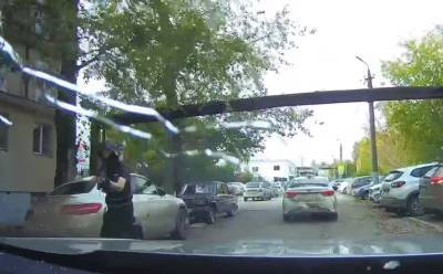Появилось видео стрельбы Бекмансурова по проезжающим авто возле вуза Перми