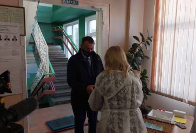 Михаил Лебединский проголосовал на избирательном участке в Гатчине