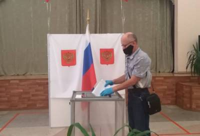 Избиратель из Волосовского района проголосовал на участке в Байконуре