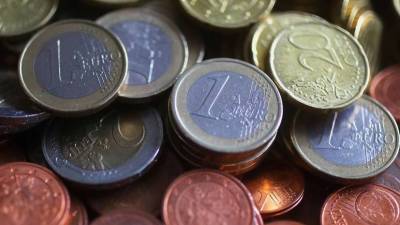 Курс евро опустился ниже 85,75 рубля