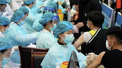 В Китае полный курс вакцинации от COVID-19 прошли более миллиарда человек