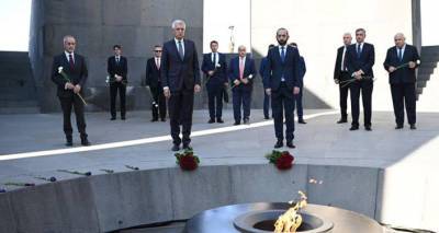 Глава МИД Словакии посетил "Цицернакаберд" и почтил память жертв Геноцида армян