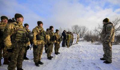 Бойцам ВСУ на Донбассе выдали ношенную зимнюю форму