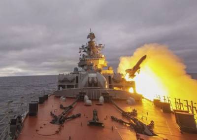 Корабли ВМФ России «открыли огонь» на уничтожение: учения в Баренцевом море