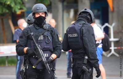 Вооруженный человек взял в заложники трех пассажиров автобуса в Германии