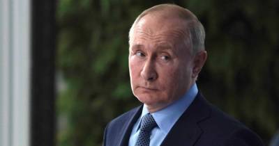 Путин сообщил об уходе на самоизоляцию из-за случаев COVID в окружении