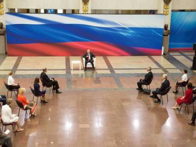 «Транзит начался»: Путин собрался на карантин — и в соцсетях знают почему