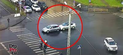 Неопознанный объект стал причиной аварии на оживленном перекрестке в Петрозаводске (ВИДЕО)