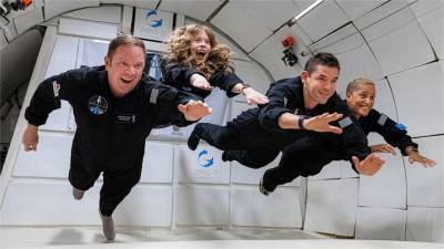 SpaceX впервые в истории отправила в космос полностью коммерческий экипаж