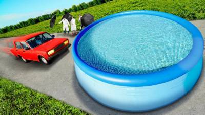 Что будет, если врезаться на машине в огромный бассейн: Эксперименты