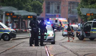 В Германии вооруженный человек взял в заложники пассажиров автобуса