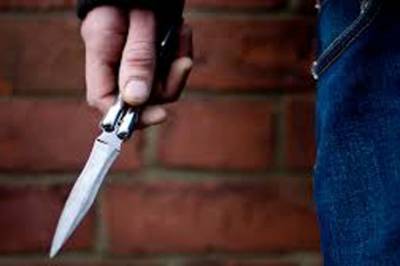 В Красноярске мужчина с ножом напал на двух подростков