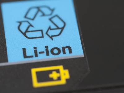 Предложено новое объяснение низкой энергоэффективности литий-ионных батарей
