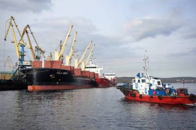 Новый рекорд погрузки щебня и песка установлен в Мурманском торговом порту