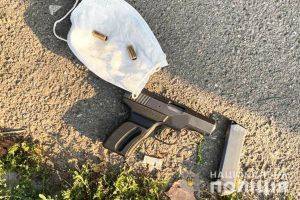 В Киеве мужчина открыл огонь из пистолета: подробности
