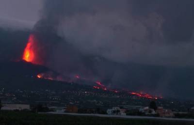В Испании эвакуировали шесть тысяч человек из-за извержения вулкана