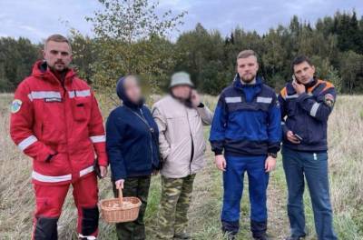 Спасатели вывели заблудившихся грибников из леса в ТиНАО