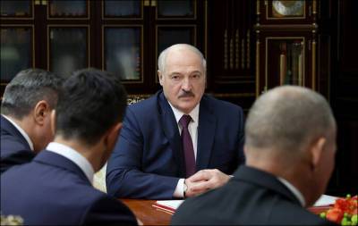 Лукашенко снова упомянул про синие пальцы, но умолчал о сроке референдума