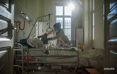 Сорвавшаяся со скалы украинка умерла в больнице в Испании