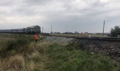 Провал под железной дорогой на Буковине ликвидирован: поезда начинают движение, но "осторожно"